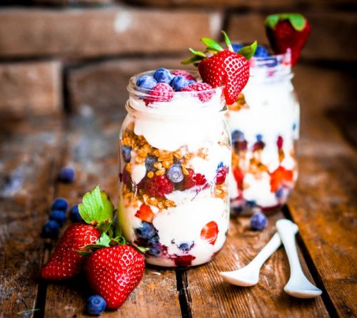 Fresh Berry Granola Parfait